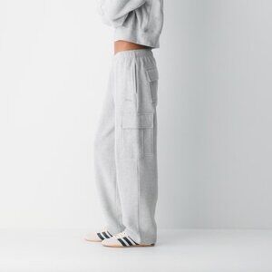 Cozy Sweatfleece Mega Fit Cargo™ Jogger in Heather Chrome